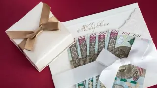 Ile dać do koperty na wesele z noclegiem, aby nie przepłacić?