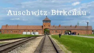Brama w Auschwitz-Birkenau, miejsce pamięci. Nie ma cennika, jest tylko lekcja historii.