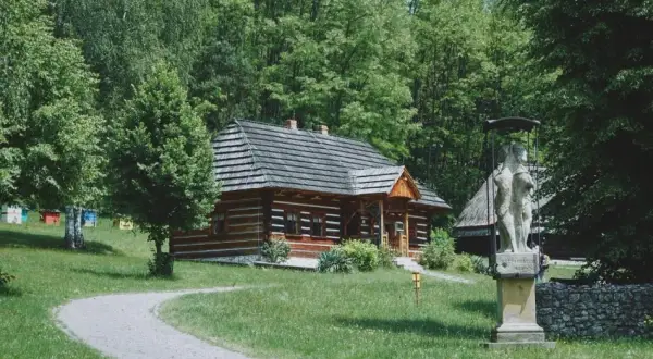 Skansen w Wygiełzowie: odkryj fascynującą historię i atrakcje