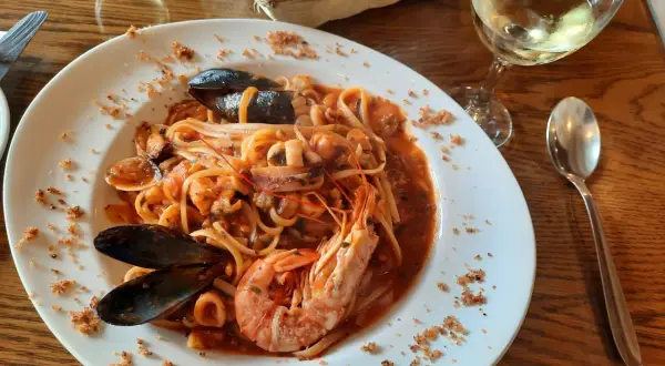 Gdzie zjeść w Marsaxlokk? Najlepsze restauracje z owocami morza