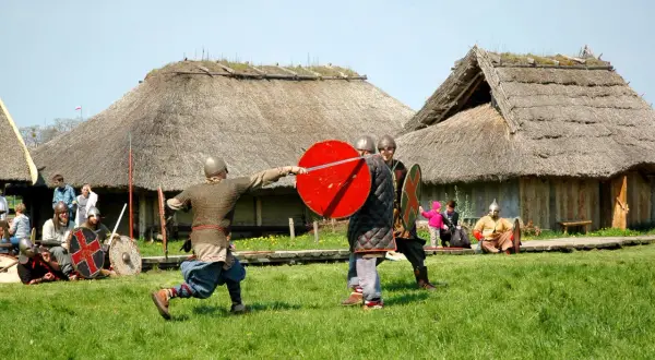 Skansen Słowian i Wikingów: Fascynujące atrakcje i wydarzenia
