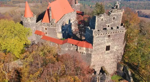 Zamek Grodziec i okolice: przewodnik po wulkanach i historii